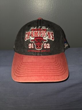 Mitchell & Ness Chicago Bulls 91-92 Champions Black & Red Hat